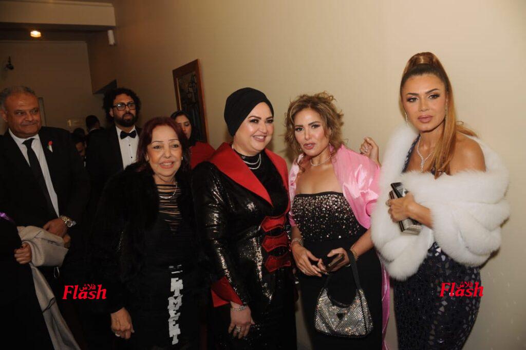 نجوم الفن والإعلام في حفل افتتاح مهرجان القاهره السينمائي الدولي الـ ٤٥ 61 100