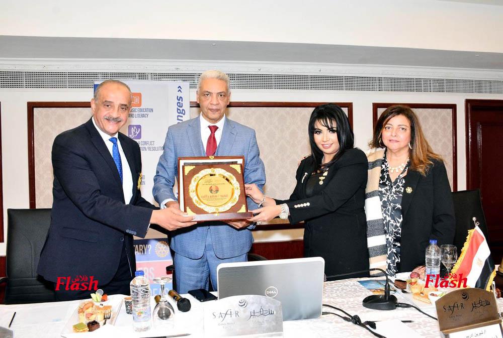 ندوة الخبير العسكري العميد سمير راغب في روتاري كايرو ريفر نايل 17 585 1