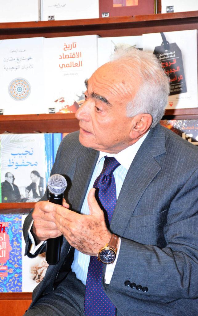 حفل توقيع ( ألهمنَ العالم ).. رحلة د.سراج الدين ياسين في استكشاف عبقريات نسائية 27 5 4 1