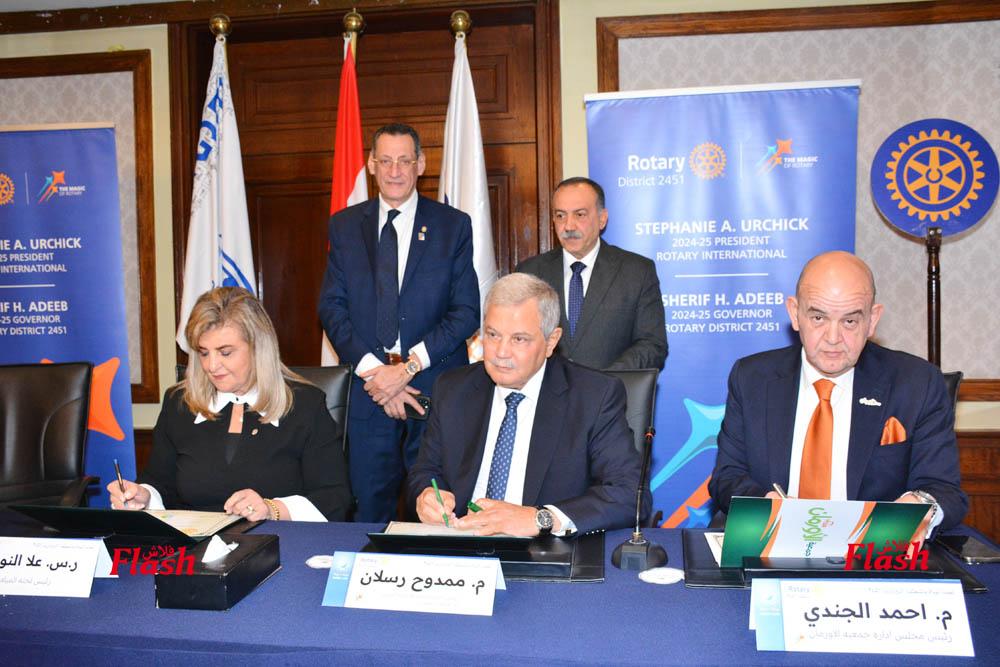 مراسم توقيع عدد من بروتوكولات التعاون المشترك بين الاتحاد النوعي للأندية الروتارية ورئيس الشركة القابضة لمياه الشرب وجمعيه الاورمان 25 DSC 0791