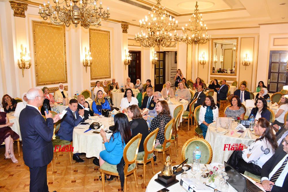 حفل التسليم والتسلم نادي روتاري جولدن سكوير 40 13 5