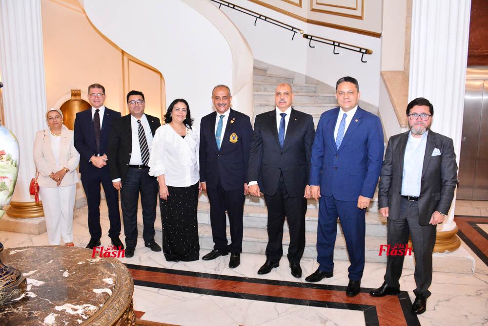 حفل التسليم والتسلم نادي روتاري جولدن سكوير 42 18 1 1