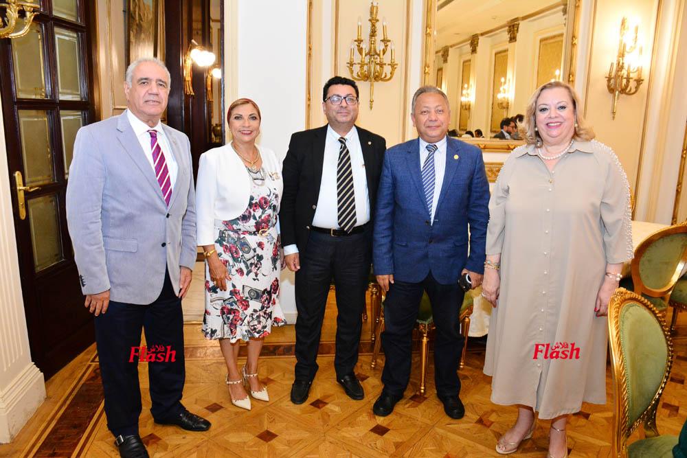 حفل التسليم والتسلم نادي روتاري جولدن سكوير 51 18 6