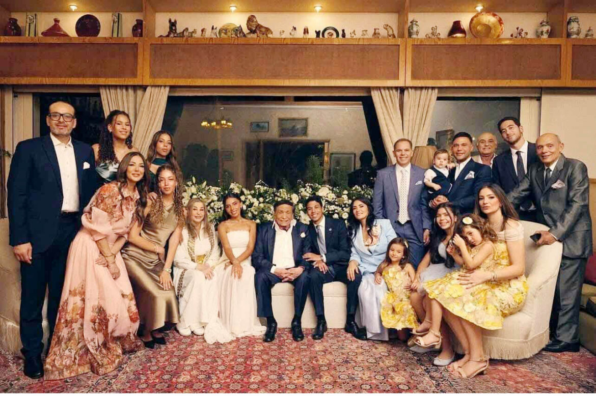 الظهور النادر للزعيم عادل إمام في زفاف حفيده