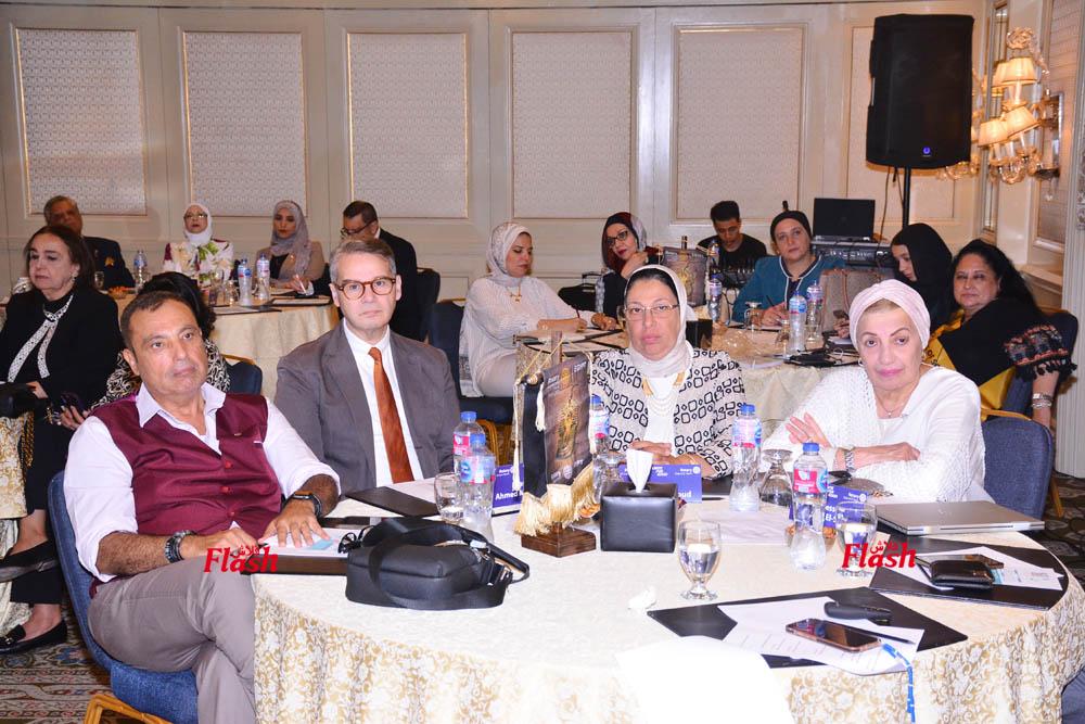 د. حسام فرحات في ندوة توعية الام والطفل لروتاري كايرو نورث والتحرير 55 DSC 0322