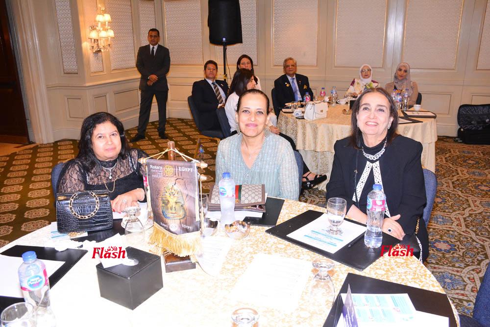 د. حسام فرحات في ندوة توعية الام والطفل لروتاري كايرو نورث والتحرير 56 DSC 0536