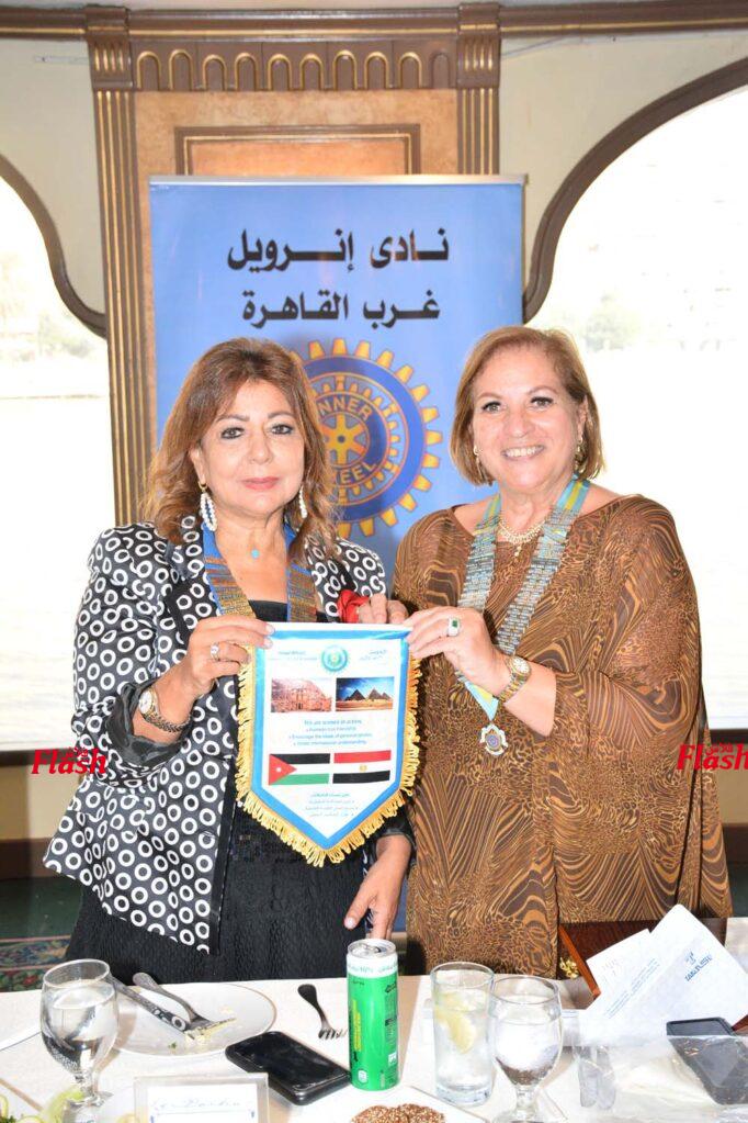 اجتماع رئيسه المنطقة هناء السادات مع اينرويل غرب القاهره 42 14 1 4