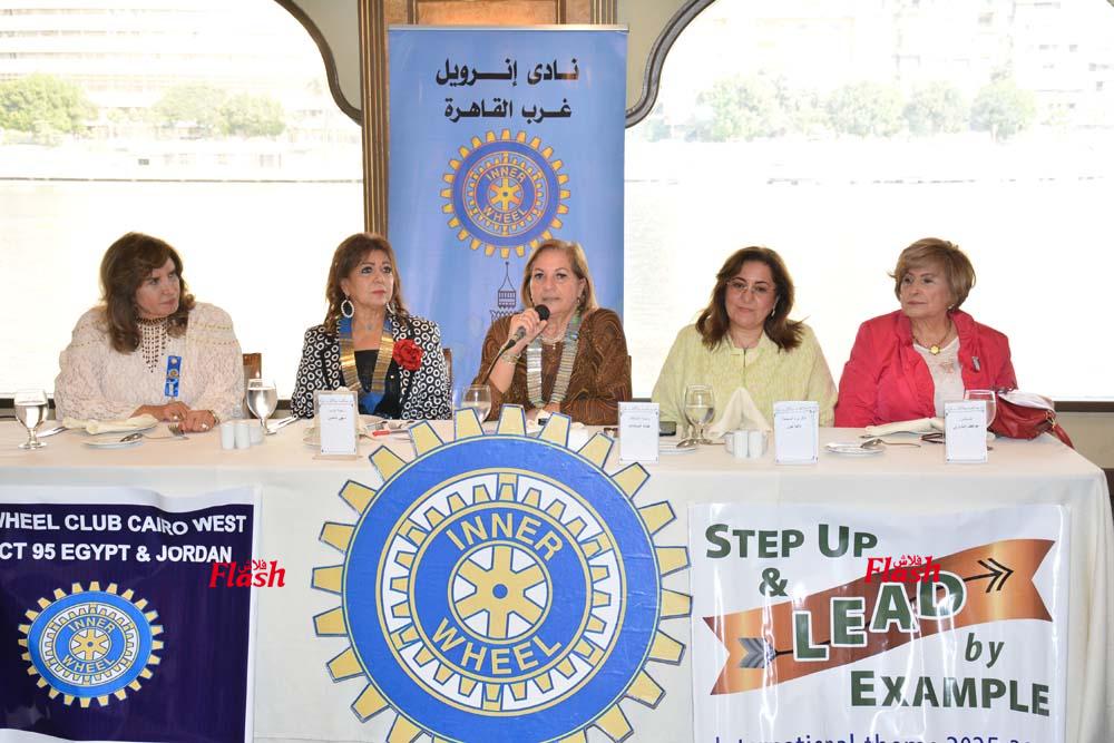 اجتماع رئيسه المنطقة هناء السادات مع اينرويل غرب القاهره 20 3 1 4