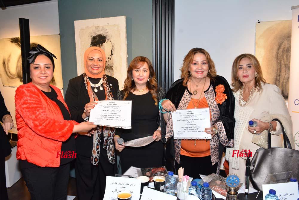 ندوة الكاتبه الصحفية مني رجب بمناسبه اليوم العالمي للقضاء علي العنف ضد المرأة 40 10 2 3