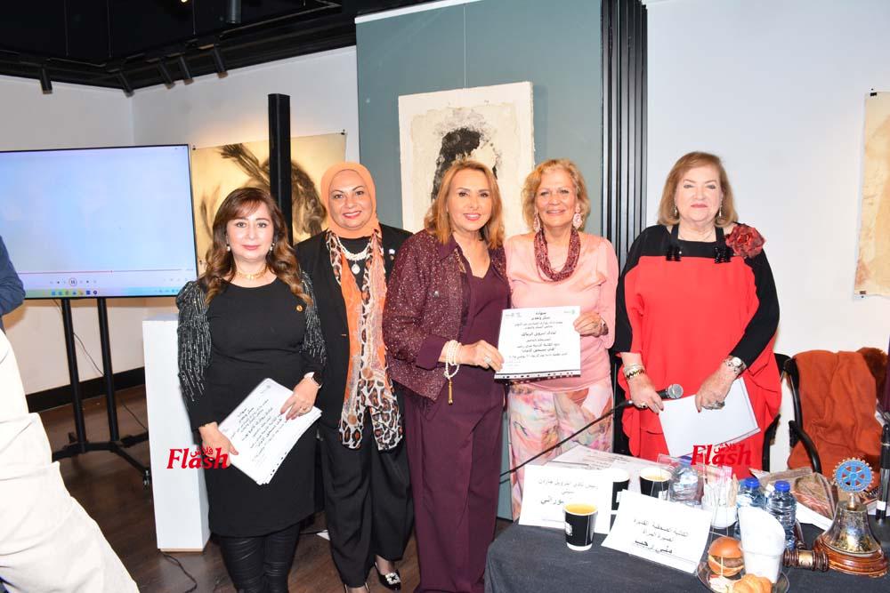 ندوة الكاتبه الصحفية مني رجب بمناسبه اليوم العالمي للقضاء علي العنف ضد المرأة 42 10 5 1