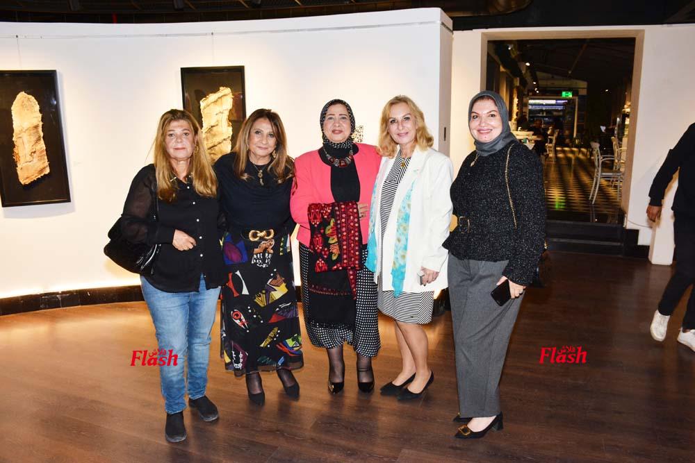 ندوة الكاتبه الصحفية مني رجب بمناسبه اليوم العالمي للقضاء علي العنف ضد المرأة 69 17 2 2