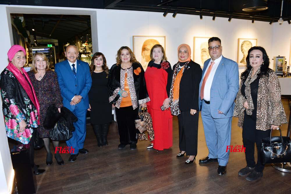 ندوة الكاتبه الصحفية مني رجب بمناسبه اليوم العالمي للقضاء علي العنف ضد المرأة 77 20 2 2