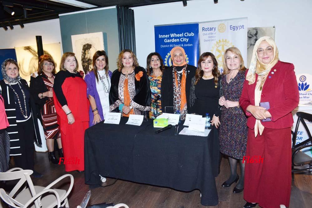 ندوة الكاتبه الصحفية مني رجب بمناسبه اليوم العالمي للقضاء علي العنف ضد المرأة 25 4 2 3