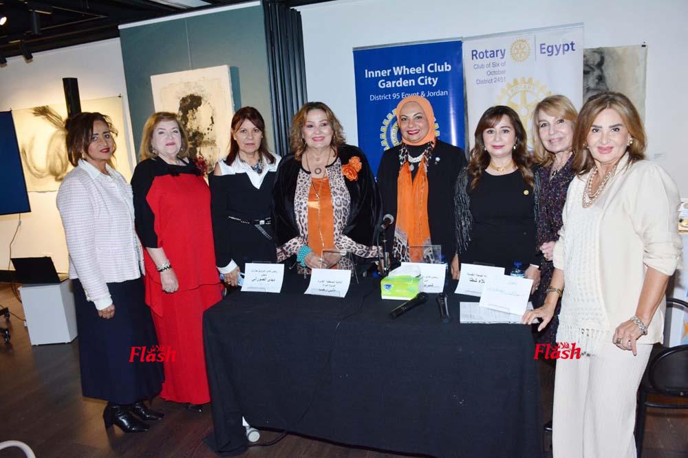 ندوة الكاتبه الصحفية مني رجب بمناسبه اليوم العالمي للقضاء علي العنف ضد المرأة 29 7 2 4