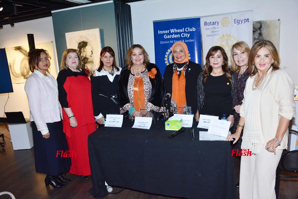 ندوة الكاتبه الصحفية مني رجب بمناسبه اليوم العالمي للقضاء علي العنف ضد المرأة 81 DSC 0088