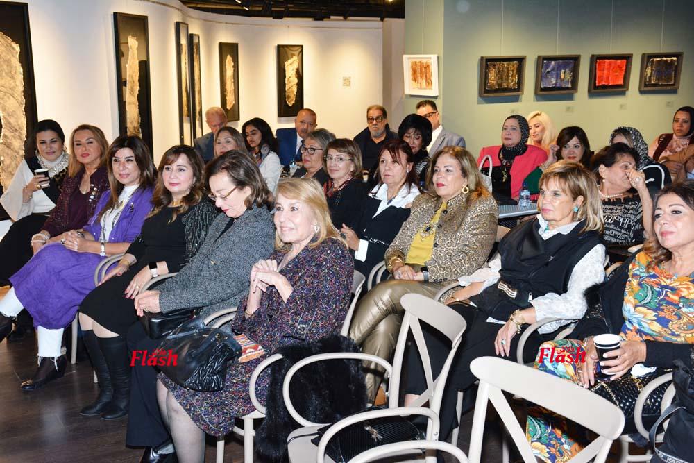 ندوة الكاتبه الصحفية مني رجب بمناسبه اليوم العالمي للقضاء علي العنف ضد المرأة 83 DSC 0143