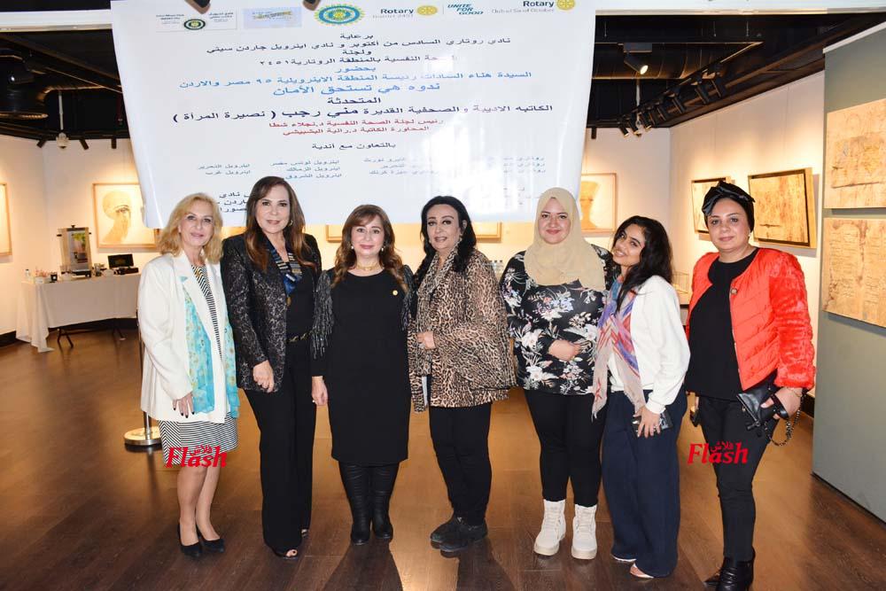 ندوة الكاتبه الصحفية مني رجب بمناسبه اليوم العالمي للقضاء علي العنف ضد المرأة 85 DSC 0439