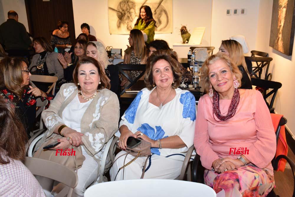 ندوة الكاتبه الصحفية مني رجب بمناسبه اليوم العالمي للقضاء علي العنف ضد المرأة 87 DSC 0450