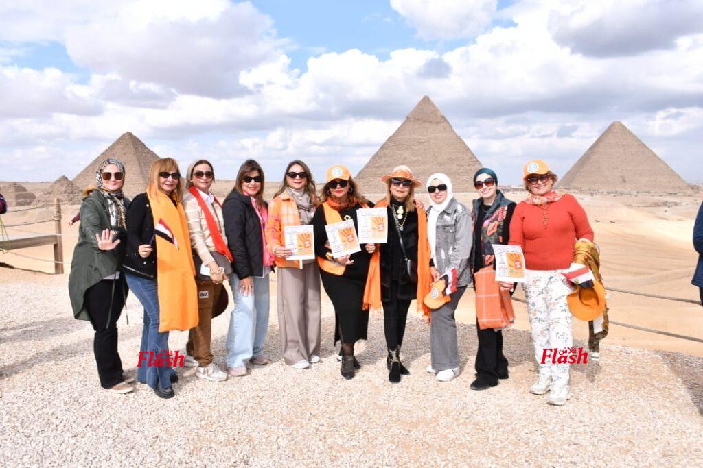 وقفة أمام الأهرامات ضمن حملة عالمية من 25 نوفمبر إلى 10 ديسمبر 2025 بقيادة عضوات المنطقة الاينرويلية المنطقة ٩٥ مصر-الأردن 425 3 5