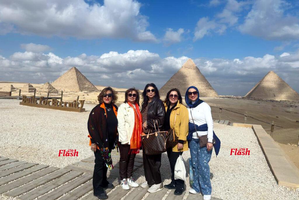 وقفة أمام الأهرامات ضمن حملة عالمية من 25 نوفمبر إلى 10 ديسمبر 2025 بقيادة عضوات المنطقة الاينرويلية المنطقة ٩٥ مصر-الأردن 441 99 6