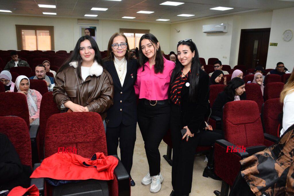 برنامج تنمية المهارات القيادية الشبابية بالتعاون مع الجامعة الكندية الدولية (CIC) 43 15 2 2