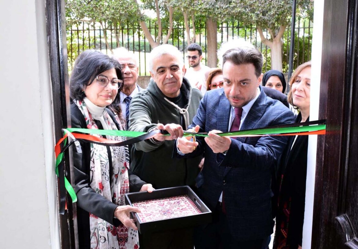 افتتاح معرض (حارسة البقاء) للفنان الفلسطيني محمد حمزه الفرا