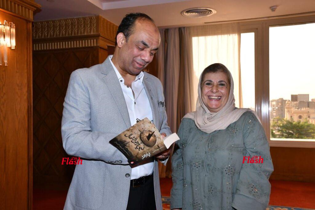 نادي الكتاب يستضيف الدكتور والباحث اسامة عبد الرؤوف الشاذلي 33 7 2